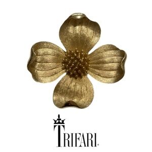Crown Trifari Vintage Dogwood Flower Brooch